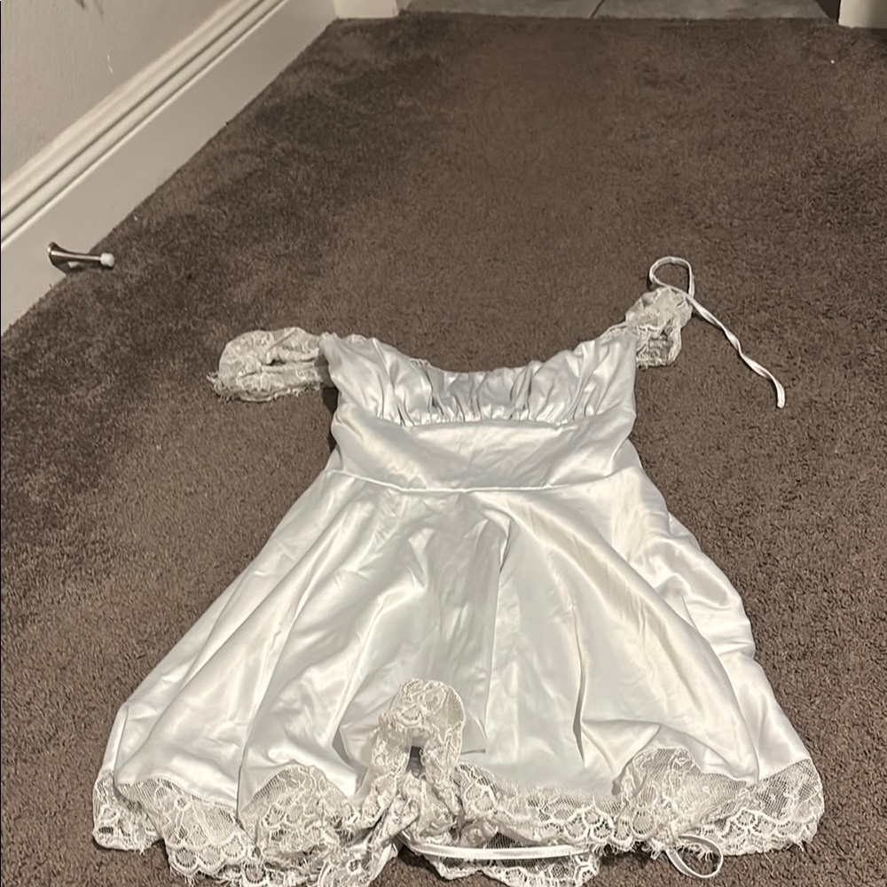 Elegant White Lace Dress